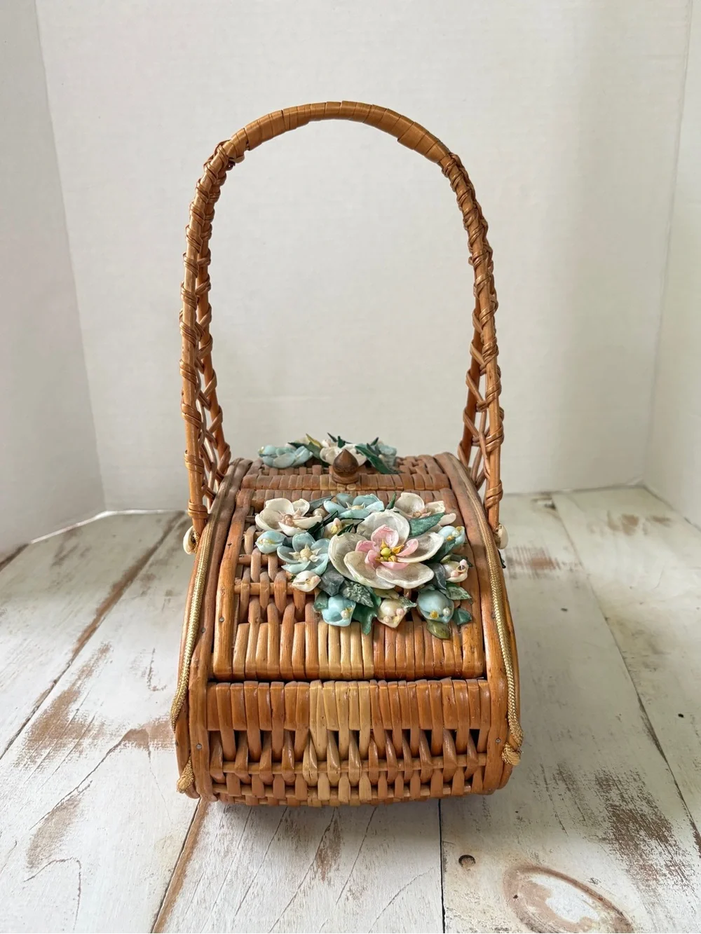 1950s wicker picnic basket purse floral seashells cottage coastal chic rare bag